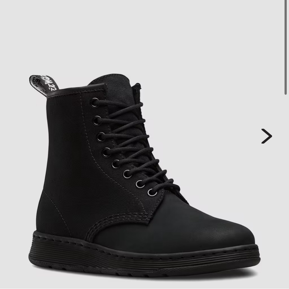 Dr martens black boots. Unisex. These boots go with any outfit. Brand 🆕